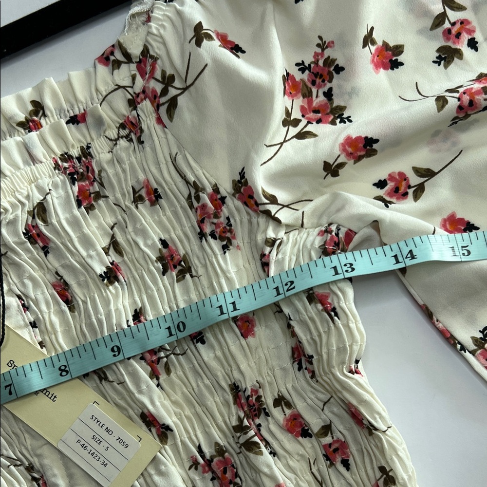 Floral Print Smocked Blouse - Picture 6 of 8